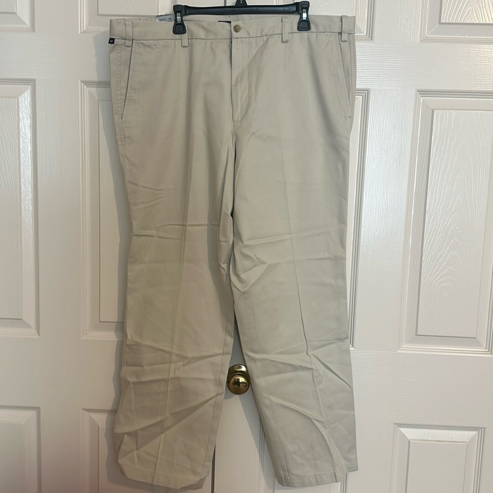 Men’s Dockers‎ classic fit comfort waist Tan khaki dress casual pants 42/32 NWT